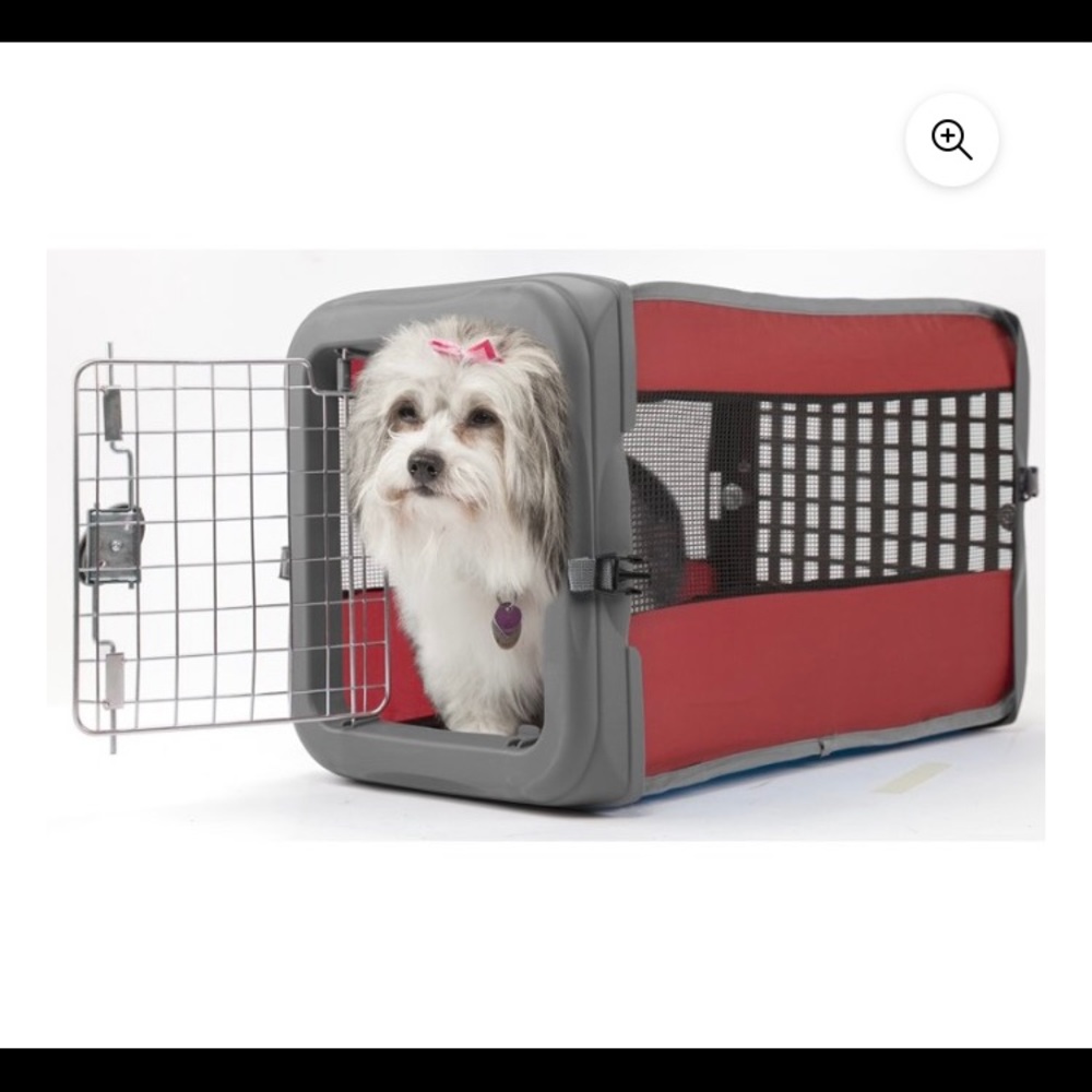 Twist pop up small dog crate, in great condition barely used